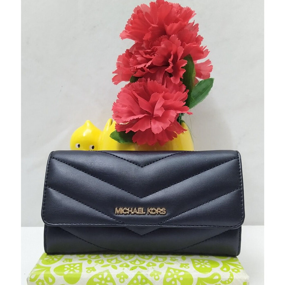 Michael Kors Jet Set Travel Black Quilted Leather Credit Card Fold Wallet - $298 - Picture 1 of 15